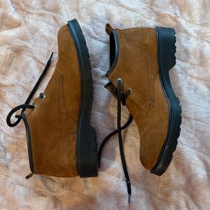 Women’s Tan Suede Casual Lace-Up Shoes European Size 38, U.S 7-7.5